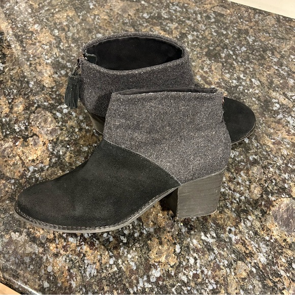 TOMS Leila Ankle Boots Gray Wool Black Suede Heeled Booties Shoes Women Size 9 - Picture 1 of 9